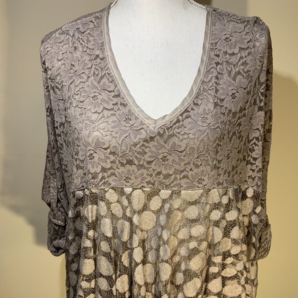 NWT Taupe Lace 3/4 Sleeves Peplum Top